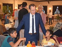 Öksüz ve Yetim Çocuklu Ailelere İftar Yemeği Düzenledi